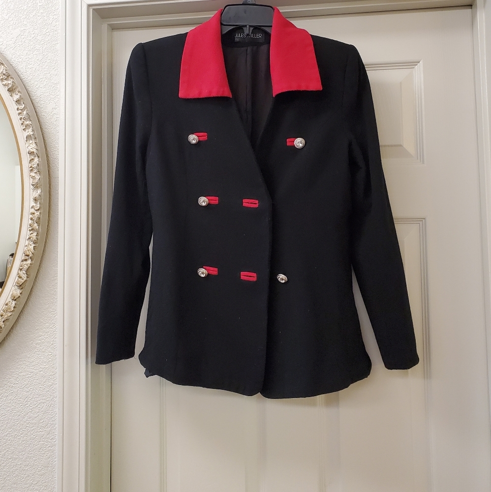 Jules Miller blazer is size 10